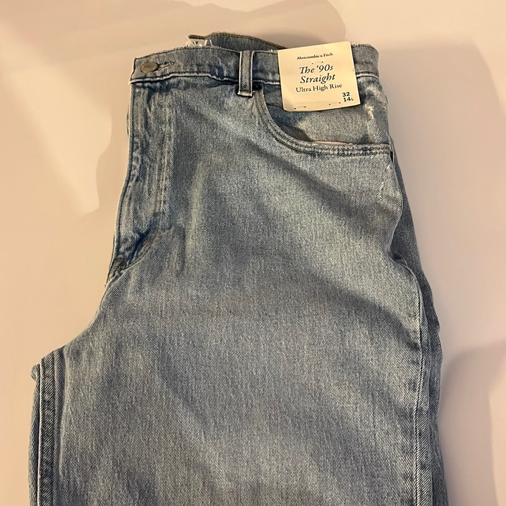 Abercrombie 90’s Straight Ultra High Rise Jean